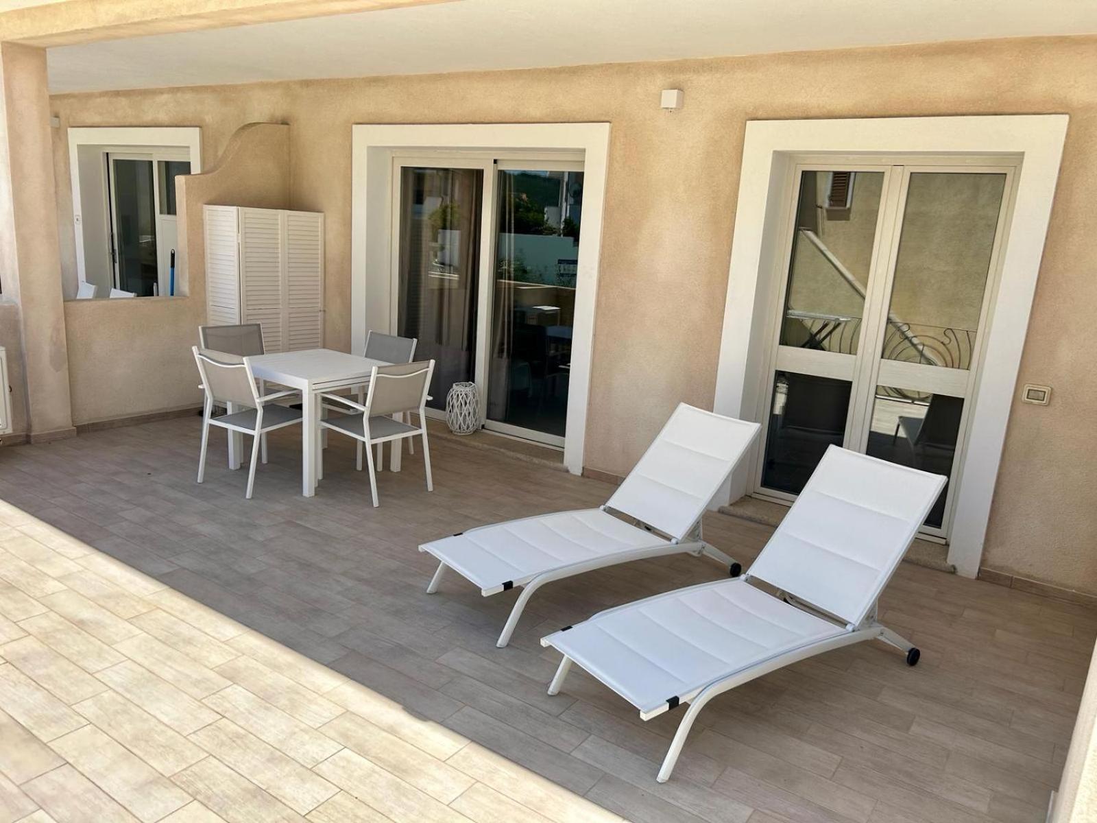 Appartamento Incantevole Con Piscina Palau Luaran gambar
